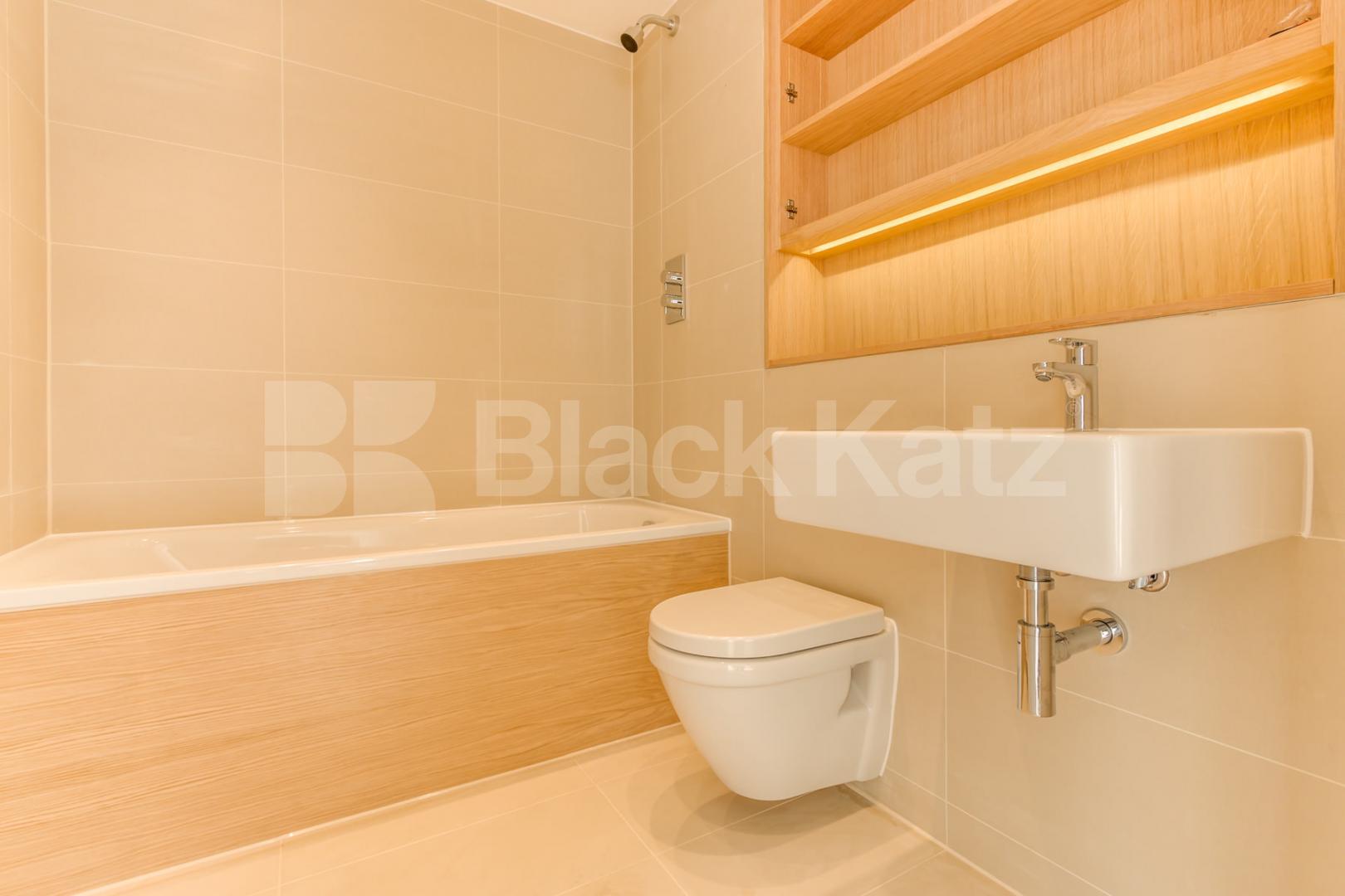 			PRICE REDUCTION, 1 Bedroom, 1 bath, 1 reception Apartment			 Pembroke Road, Muswell Hill